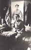 Магомед Юнусилау с портретом поэта Махмуда, 1940-е гг copy