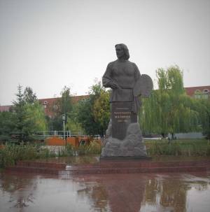 Памятник Филиппу Малявину в городском парке Бузулука