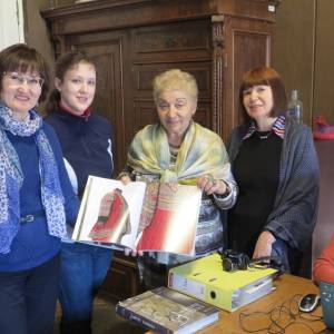 В фондах Госуд. музея искусств с сотрудникамию