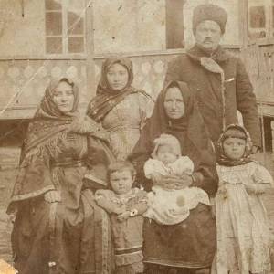 Атлантида Парука. Семья - отец, мать и дети